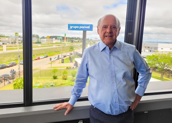 Presidente do Conselho do Grupo Panvel recebe a Ordem do Mérito Industrial da CNI